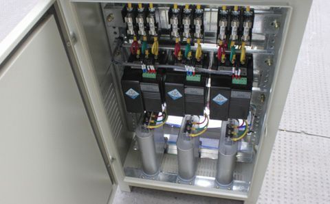 如何選擇補償電力電容器的控制方式？